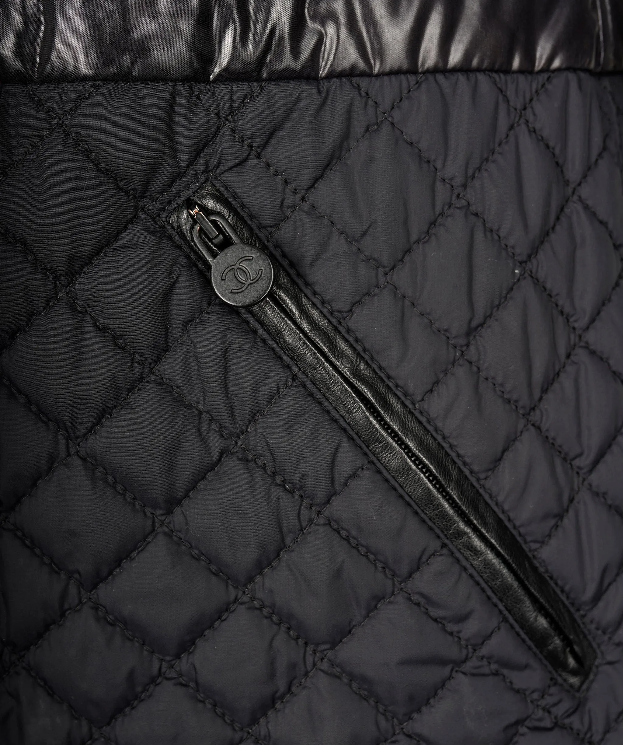 Chanel Black puffer jacket AVL1105